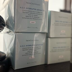 SkinCeuticals A.G.E. Interrupter Advanced Cream Helps with laxity and fine lines